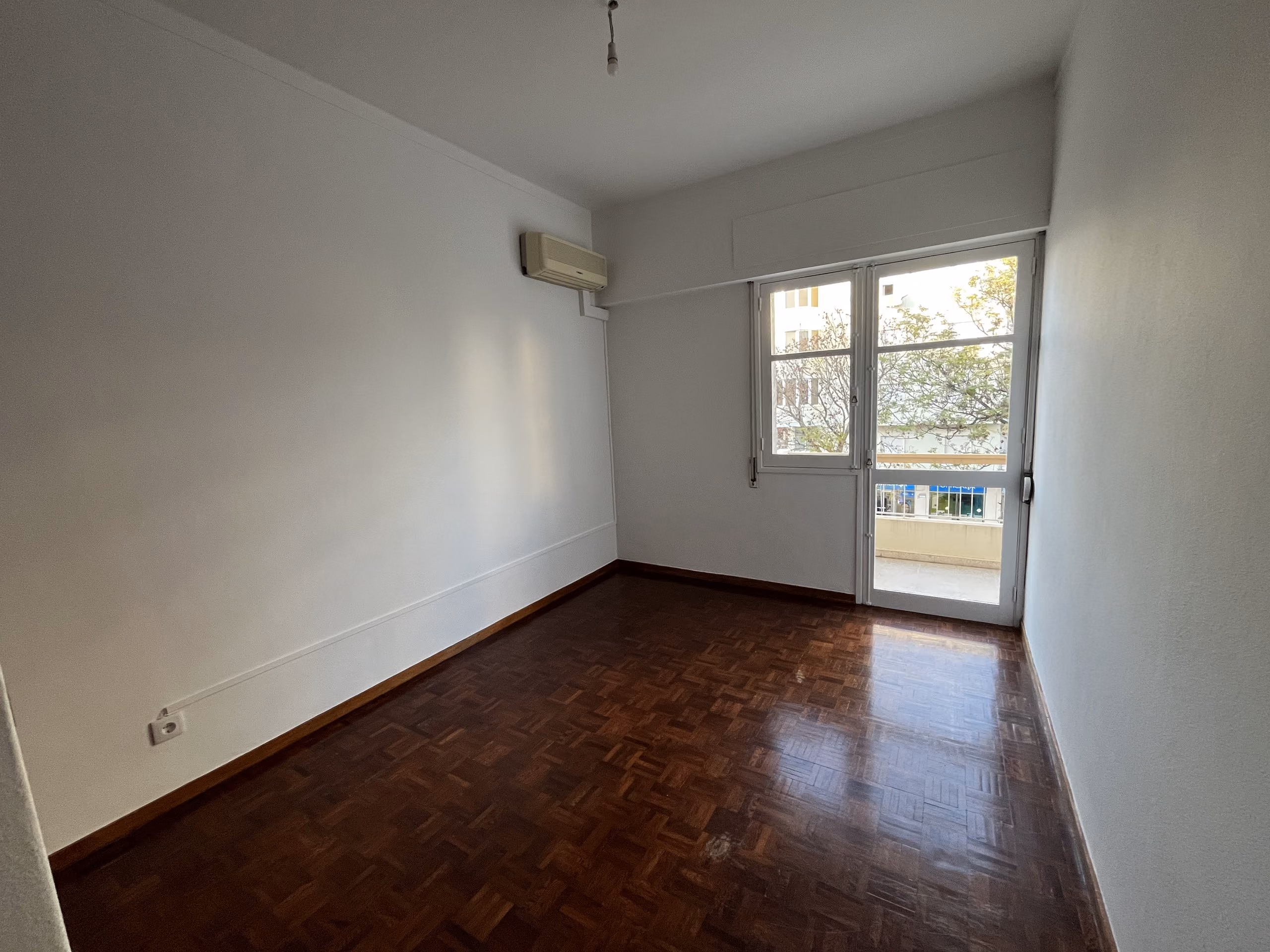 Apartamento T3 na avenida, centro de Loulé — fotografia 1