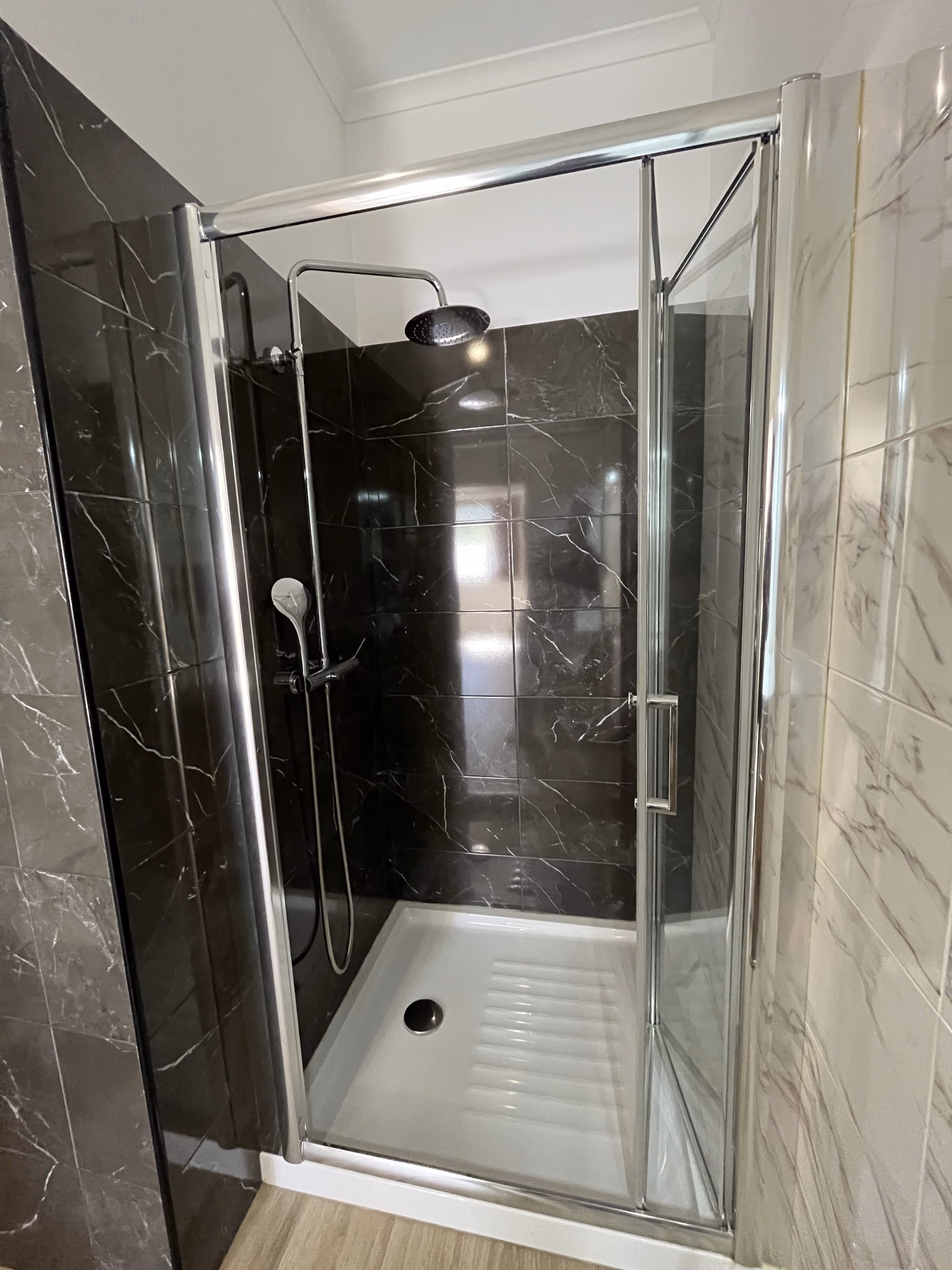 Moradia V4 com piscina — fotografia 11